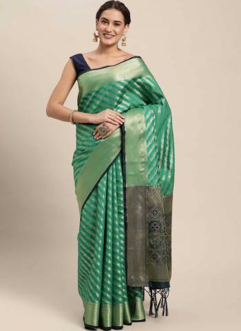 Grab These Saree in Fine Colored Pair With Blouse.These Saree And Blouse Are Fabricated On Silk.Its Beautified With Heavy Jari Wevon Designer Work.