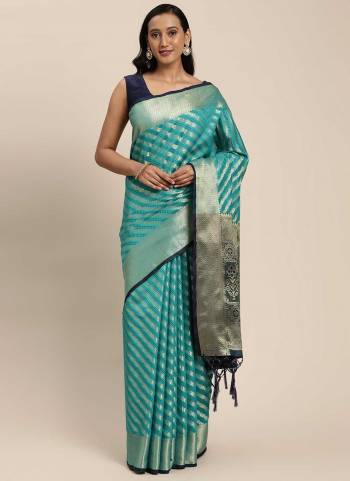 Grab These Saree in Fine Colored Pair With Blouse.These Saree And Blouse Are Fabricated On Silk.Its Beautified With Heavy Jari Wevon Designer Work.