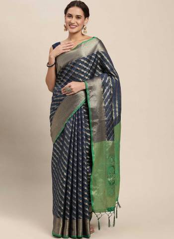 Grab These Saree in Fine Colored Pair With Blouse.These Saree And Blouse Are Fabricated On Silk.Its Beautified With Heavy Jari Wevon Designer Work.