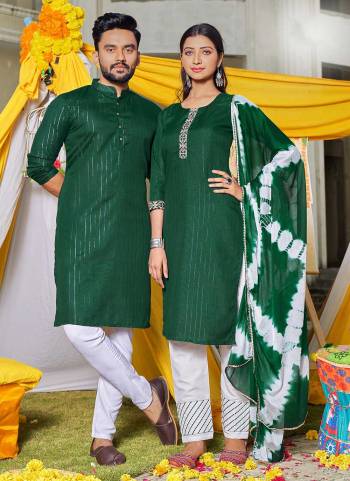 For A Looking Different,Grab These Couple Set Come With Fine Colored.These Top is Fabricated On Rayon Lurex Pair With Cotton Slub Bottom And Chiffon Dupatta.Buy Now These Amazing Set.