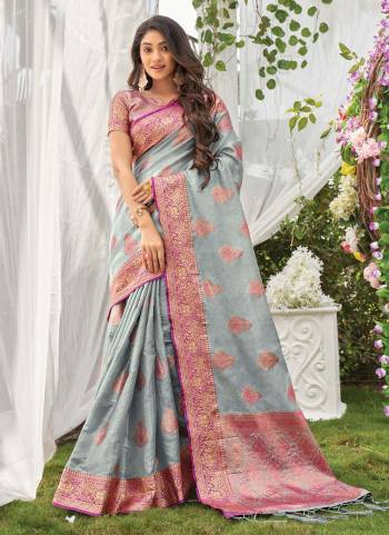 Grab These Beautiful Colored Saree Pair With Contrasting Blouse.These Saree And Blouse Are Fabricated On Organza.its Beautified With Heavy Jari Wevon Designer Work.