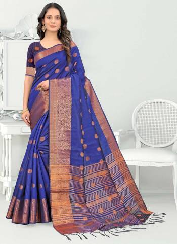 Grab These Casual Wear Saree in All Over Fine Colored.These Saree And Blouse Are Fabricated On Litchi Silk.its Beautified With Heavy Copper Jari Wevon Designer Work.