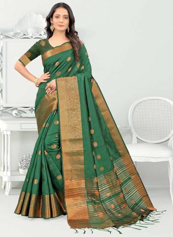 Grab These Casual Wear Saree in All Over Fine Colored.These Saree And Blouse Are Fabricated On Litchi Silk.its Beautified With Heavy Copper Jari Wevon Designer Work.