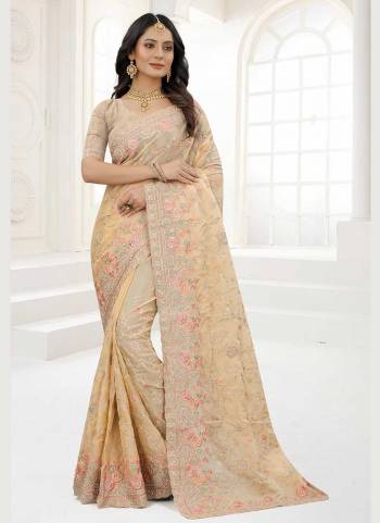 Grab These Saree in Fine Colored Pair With Matching Colored Blouse.These Saree And Blouse Are Fabricated On Organza.its Beautified With Designer Work.