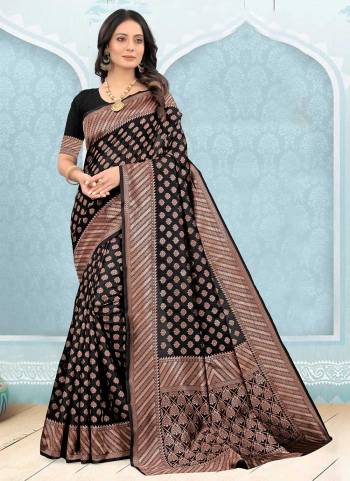 Grab These Black Colored Saree Pair With Black Colored Blouse.These Saree And Blouse Are Fabricated On Litchi Silk.Its Beautified With Heavy Jari Wevon Designer Work.