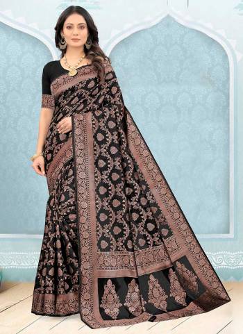 Grab These Black Colored Saree Pair With Black Colored Blouse.These Saree And Blouse Are Fabricated On Litchi Silk.Its Beautified With Heavy Jari Wevon Designer Work.