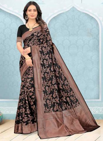 Grab These Black Colored Saree Pair With Black Colored Blouse.These Saree And Blouse Are Fabricated On Litchi Silk.Its Beautified With Heavy Jari Wevon Designer Work.