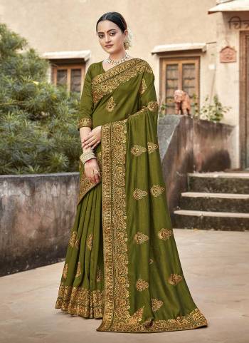 Grab These Beautiful Colored Saree Pair With Blouse.These Saree And Blouse Are Fabricated On Vichitra Silk.Its Beautified With Heavy Designer Jari Embroidery Work.