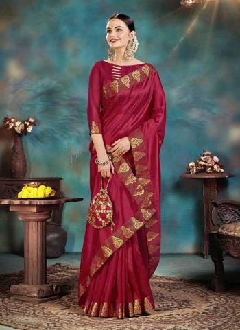 For A casual Wear,Grab These Saree Come With Fine Colored Pair With Matching Blouse.These Saree And Blouse Are Fabricated On Art Silk.Its Beautified With Wevon Designer Lace Border Work.