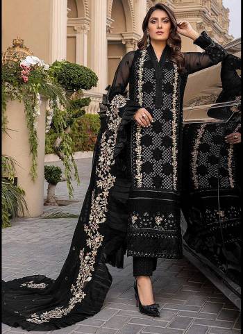 Grab These Semi Stiched Suit in All Over Fine Colored,These Top is Fabricated On Georgette Pair With Santoon Bottom And Nazmin Dupatta.Its Beautified With Heavy Designer Sequance Embroidery Work.