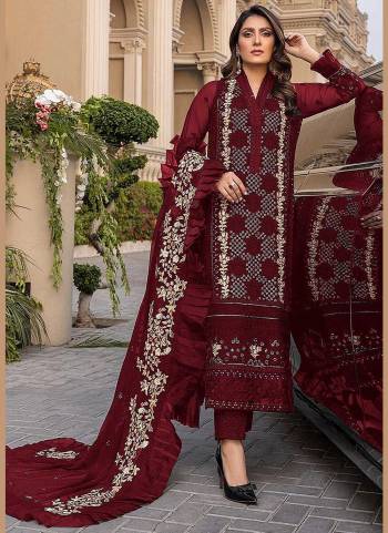 Grab These Semi Stiched Suit in All Over Fine Colored,These Top is Fabricated On Georgette Pair With Santoon Bottom And Nazmin Dupatta.Its Beautified With Heavy Designer Sequance Embroidery Work.