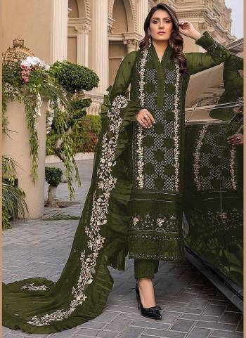 Grab These Semi Stiched Suit in All Over Fine Colored,These Top is Fabricated On Georgette Pair With Santoon Bottom And Nazmin Dupatta.Its Beautified With Heavy Designer Sequance Embroidery Work.