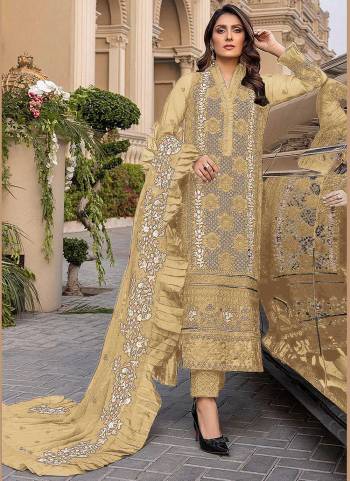 Grab These Semi Stiched Suit in All Over Fine Colored,These Top is Fabricated On Georgette Pair With Santoon Bottom And Nazmin Dupatta.Its Beautified With Heavy Designer Sequance Embroidery Work.