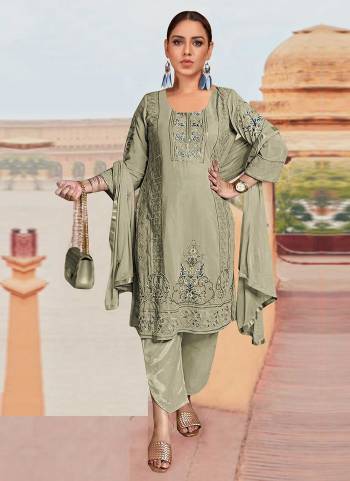 Grab These Suit in All Over Same Colored.These Top is Fabricated On Faux Georgette Pair With Santoon Bottom And Nazmin Dupatta.Its Beautified With Designer Sequance Embroidery,Beaded Work.