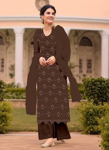 For A Casual Wear,Grab These Dress Material in Fine Colored.These Top is Fabricated On Georgette Pair With American Bottom And Nazmin Dupatta.Its Beautified With Mirror Embroidery Work.