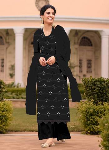 For A Casual Wear,Grab These Dress Material in Fine Colored.These Top is Fabricated On Georgette Pair With American Bottom And Nazmin Dupatta.Its Beautified With Mirror Embroidery Work.