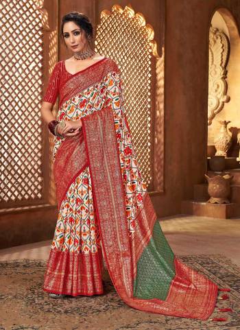 For A Beautiful Look,Grab These Saree in Fine Colored.These Saree And Blouse Are Fabricated On Velvet Tussur Silk.Its Beautified With Heavy Woven Designer Work.
