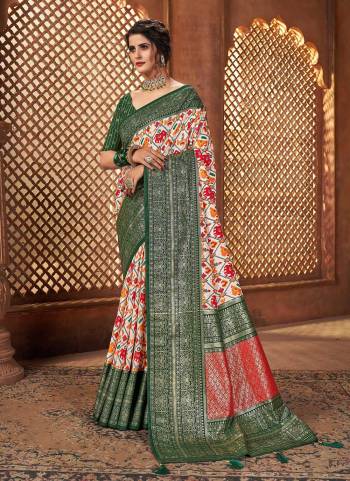 For A Beautiful Look,Grab These Saree in Fine Colored.These Saree And Blouse Are Fabricated On Velvet Tussur Silk.Its Beautified With Heavy Woven Designer Work.