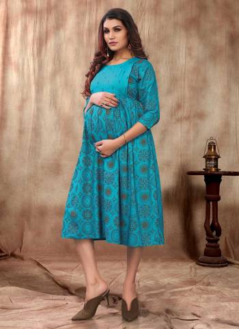 Grab These Feeding Kurti Come With Fine Colored.Its Fabricated On Rayon With Designer Foil Printed Work.