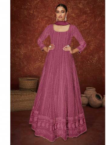 For A Designer Look,Grab These Suit in Fine Colored.These Top is Fabricated On Faux Georgette Pair With Santoon Bottom And Nazneen/Soft Net Dupatta.Its Beautified With Designer Sequance Embroidery Work.