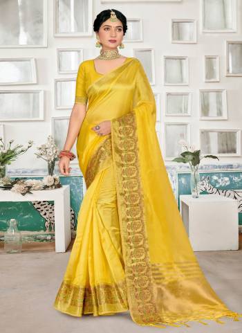 Grab These Fine Colored Saree Pair With Blouse.These Saree And Blouse Are Fabricated On Organza.Its Beautified With Heavy Wevon Designer Work.