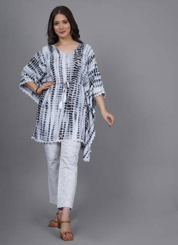 Grab These Kaftan in Fine Colored.Its Fabricated On Rayon Slub With Designer Tye Dye Printed Work.Buy Now.