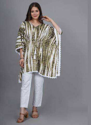 Grab These Kaftan in Fine Colored.Its Fabricated On Rayon Slub With Designer Tye Dye Printed Work.Buy Now.