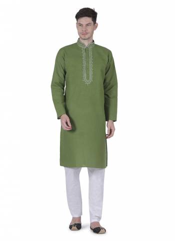 For A Festive Wear,Grab These Pair in Fine Colored.These Kurta is Fabricated On Linen Cotton Pair With Cotton Bottom.Its Beautified With Embroidery Thread Work.