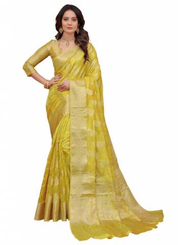 Grab These Beautiful Colored Saree Pair With Matching Blouse Colored Blouse.These Saree And Blouse Are Fabricated On Organza.Its Beautified With Heavy Wevon Designer Work.