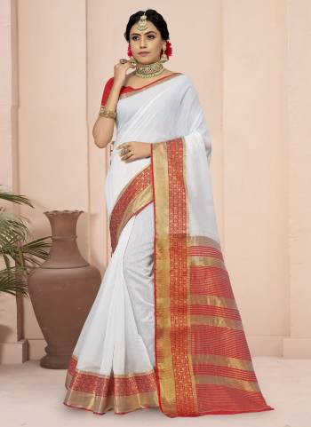 For A Different Look,Grab These White Colored Saree Pair With Red Blouse.These Saree And Blouse Are Fabricated On Cotton Blend.Its Beautified With Wevon Border Pallu Designer Work.