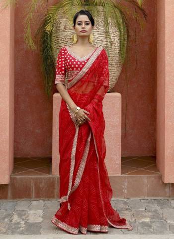 Grab These Saree in Fine Colored Pair With Matching Blouse.These Saree is Fabricated On Organza Pair With Raw Silk Blouse.Its Beautified With Lahariya Printed And Sequance Embroidery Work.