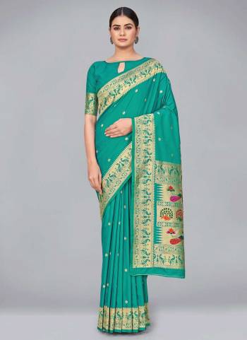 For A Different Look,Grab These saree in All over fine Colored.These saree And Blouse Are Fabricated on Banarasi Silk.Its Beautified with Heavy Jari Wevon Designer Work.