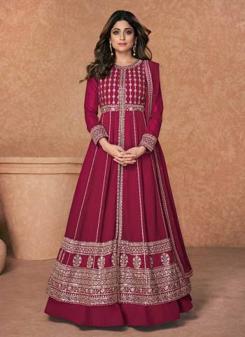 For A Designer Look,Grab These Suit in All Over Fine Colored Pair With Bottom And Dupatta.These Top And Bottom Are Fabricated On Georgette Pair With Georgette Dupatta.Its Beautified With Designer Thread,Sequance Embroidery Work.