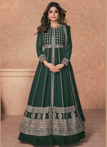 For A Designer Look,Grab These Suit in All Over Fine Colored Pair With Bottom And Dupatta.These Top And Bottom Are Fabricated On Georgette Pair With Georgette Dupatta.Its Beautified With Designer Thread,Sequance Embroidery Work.