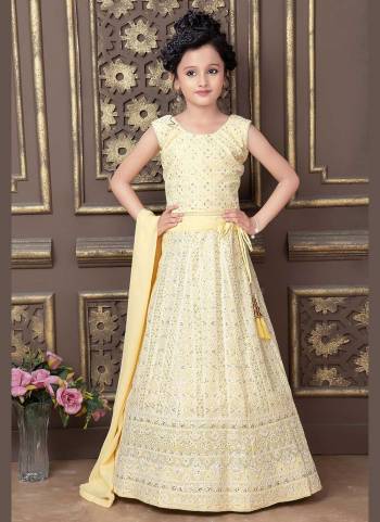 Grab These Festive Wear Lehenga Choli in Fine Colored.These Lehenga And Blouse Are Fabricated On Faux Georgette Pair With Faux Georgette Dupatta.Its Beautified With Designer Work.