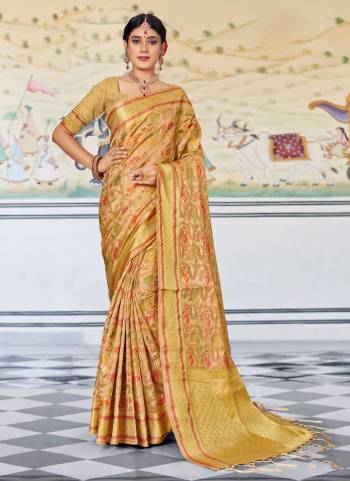 For A Different Look,Grab These Saree in All Over Fine Colored Pair With Blouse.These Saree And Blouse Are Fabricated On Organza.Its Beautified With Heavy Wevon Designer Work.