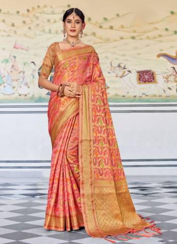 For A Different Look,Grab These Saree in All Over Fine Colored Pair With Blouse.These Saree And Blouse Are Fabricated On Organza.Its Beautified With Heavy Wevon Designer Work.