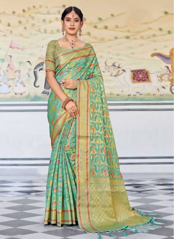 For A Different Look,Grab These Saree in All Over Fine Colored Pair With Blouse.These Saree And Blouse Are Fabricated On Organza.Its Beautified With Heavy Wevon Designer Work.