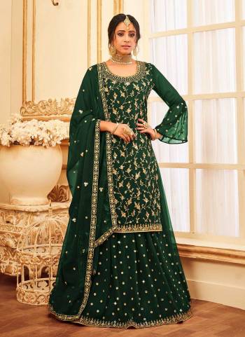 For A Beautiful Look,Grab These Suit in Fine Colored Pair With Bottom And Dupatta.Ton hese Top And Bottom Are Fabricated On Georgette Pair With Nazneen Dupatta.Its Beautified With Designer Jari,Sequance Embroidery Work.