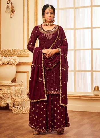 For A Beautiful Look,Grab These Suit in Fine Colored Pair With Bottom And Dupatta.Ton hese Top And Bottom Are Fabricated On Georgette Pair With Nazneen Dupatta.Its Beautified With Designer Jari,Sequance Embroidery Work.