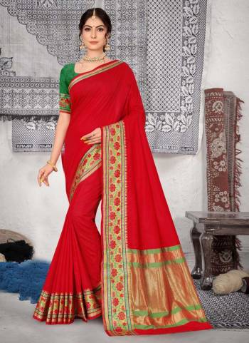 Grab These Saree in Fine Colored pair With Contrasting Colored Blouse.These Saree And Blouse Are Fabricated On Silk.Its Beautified With Heavy Wevon Border,Pallu Designer Work.