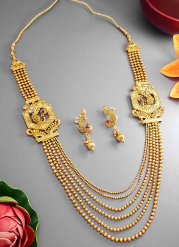 Grab These Necklace in Golden Colored Come With Alloy Material And Peacock Layer Rajwadi Work.Buy Now