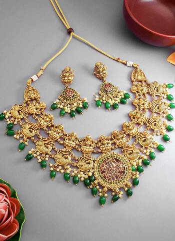 Grab These Necklace in Golden Colored Come With Alloy Material And Kundan Temple Work.Buy Now