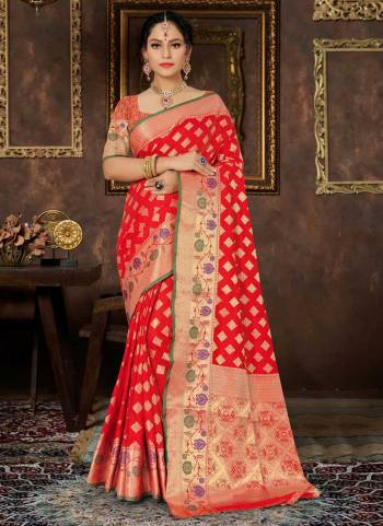 Grab These Fine Colored Saree PairWith Blouse.These Saree And Blouse Are Fabricated On Banarasi Silk.Its Beautified With Heavy Jari Wevon Designer Work.