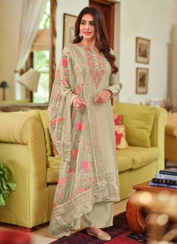 Grab These Plazzo Suit In All Over Fine Colored.These Top is Fabricated On Viscose Silk Pair With Santoon Bottom And Organza Dupatta.Its Beautified With Heavy Multy,Sequance Embroidery Work.