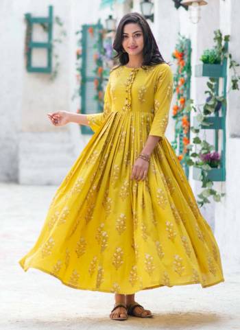 Grab These Festive Wear Kurti in Fine Colored.Its Fabricated On Maslin Come With Designer Digital Printed Work.Its Available in All Regular Size.