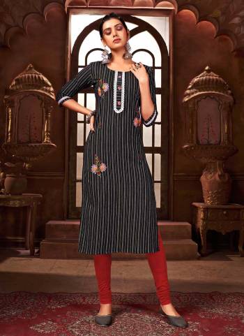 For A Casual Wear, Grab These Kurti in Fine Colored.These Kurti is Fabricated On Cotton.Its Beautified With Wevon Lining Designer And Hand Embroidery Work.