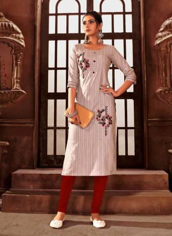 For A Casual Wear, Grab These Kurti in Fine Colored.These Kurti is Fabricated On Cotton.Its Beautified With Wevon Lining Designer And Hand Embroidery Work.