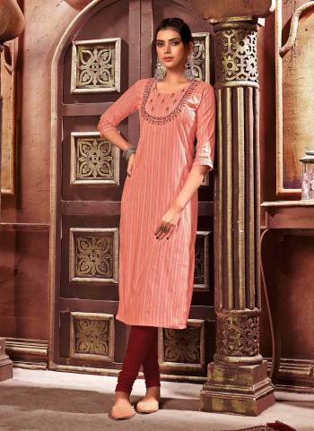 For A Casual Wear, Grab These Kurti in Fine Colored.These Kurti is Fabricated On Cotton.Its Beautified With Wevon Lining Designer And Hand Embroidery Work.