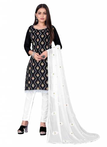 For A Casual Wear,Grab These Dress Material in Fine Colored.These Top And Bottom Are Fabricated On  Cotton Pair With Nazmin Dupatta.Its Beautified With Designer Embroidery Work.